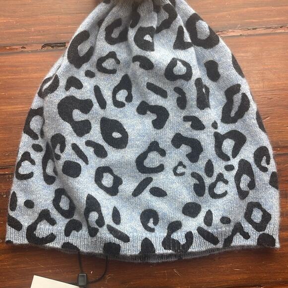 NWT Scott & Scott 100% cashmere leopard print puff ball winter knit beanie hat - Picture 3 of 5